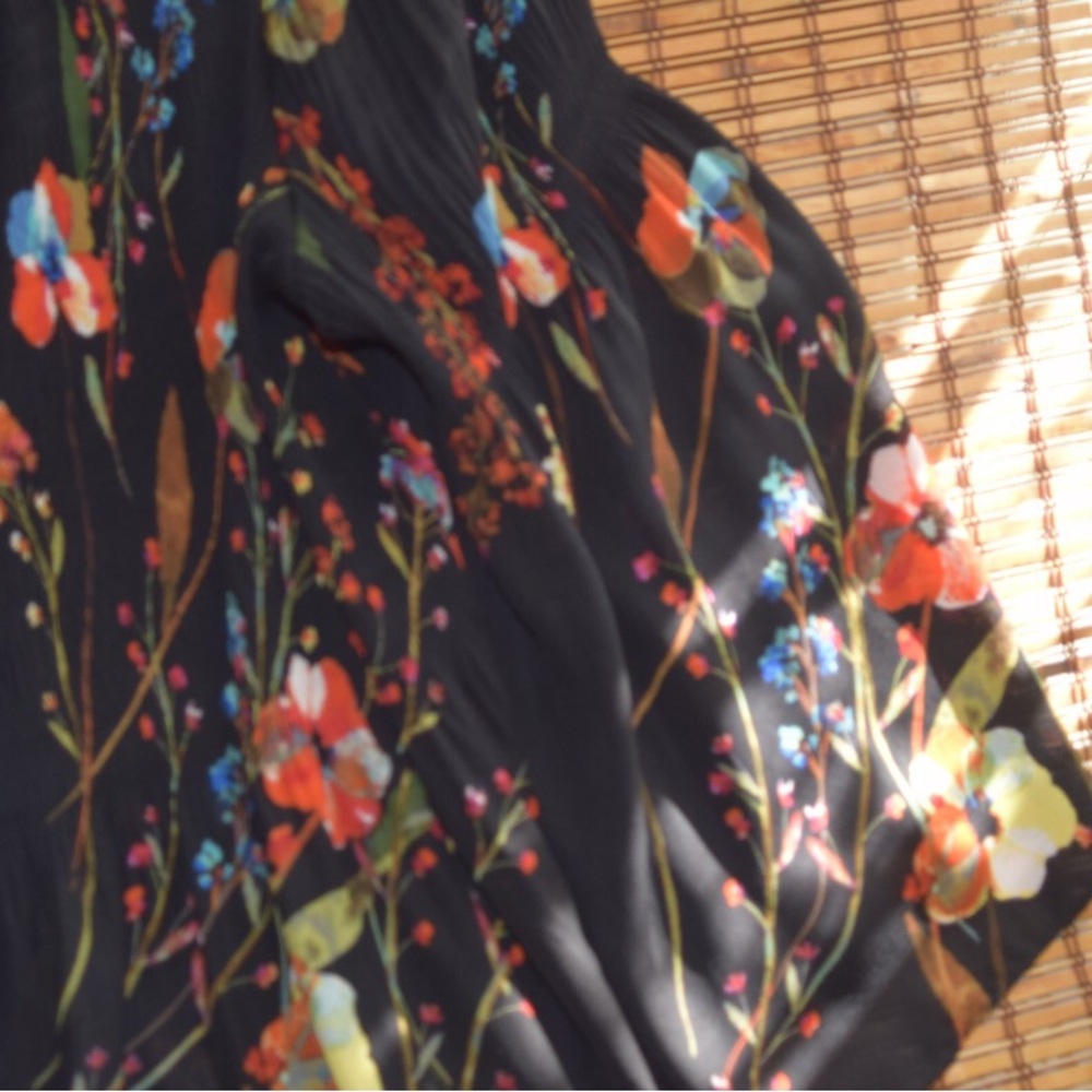 Spense 1x Floral Blouse - Picture 5 of 9